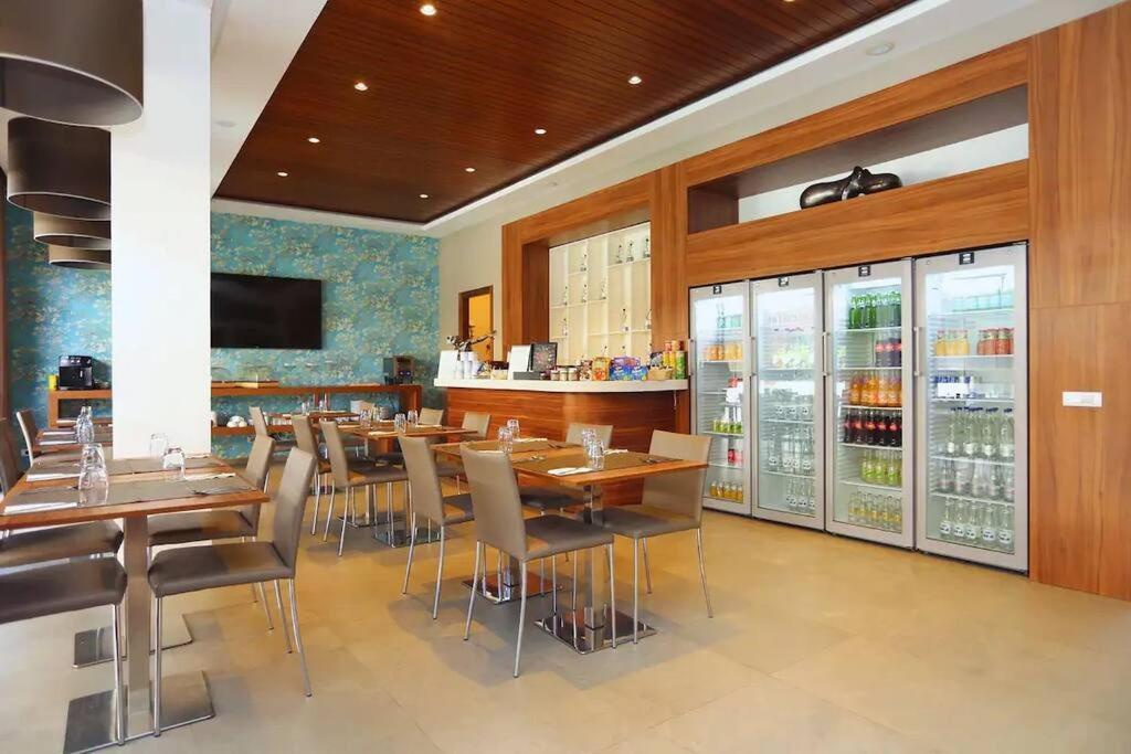 Luxury Apartment At Corniche , Seaview Close Beach Casablanca Bagian luar foto