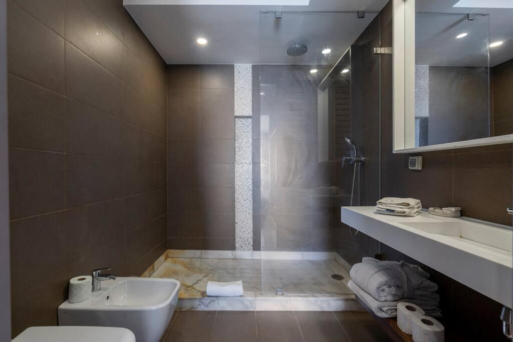 Luxury Apartment At Corniche , Seaview Close Beach Casablanca Bagian luar foto