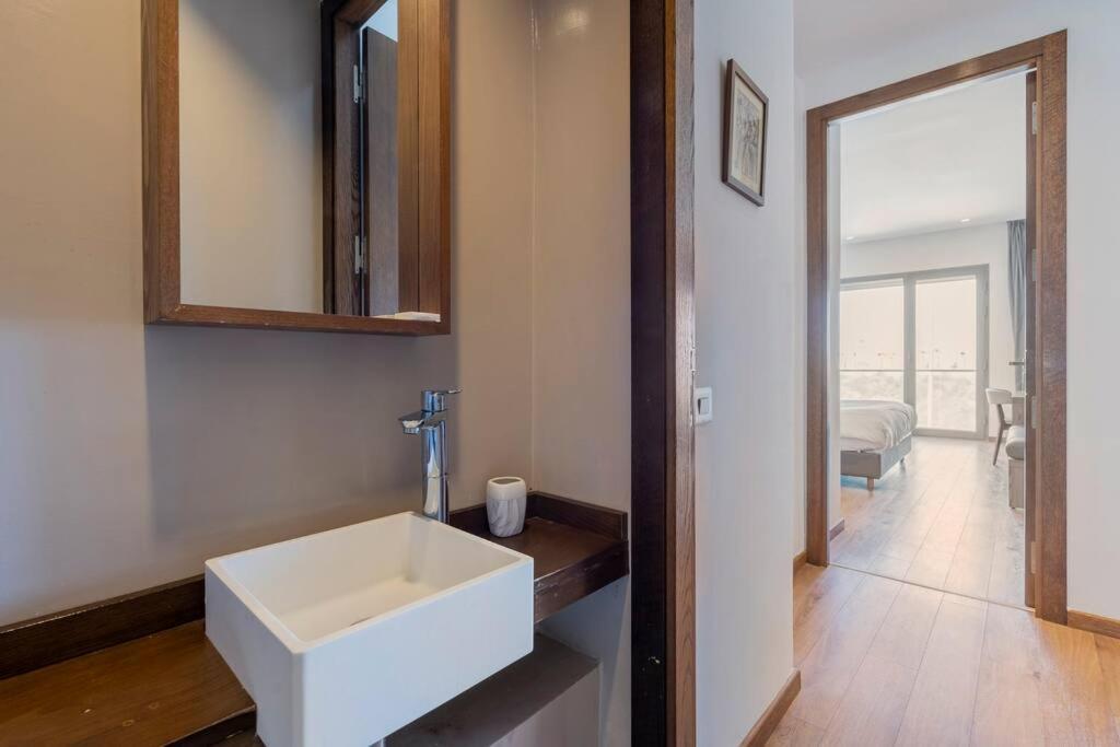 Luxury Apartment At Corniche , Seaview Close Beach Casablanca Bagian luar foto