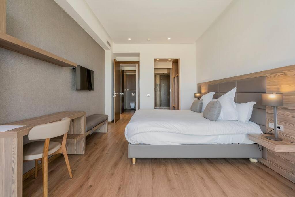 Luxury Apartment At Corniche , Seaview Close Beach Casablanca Bagian luar foto