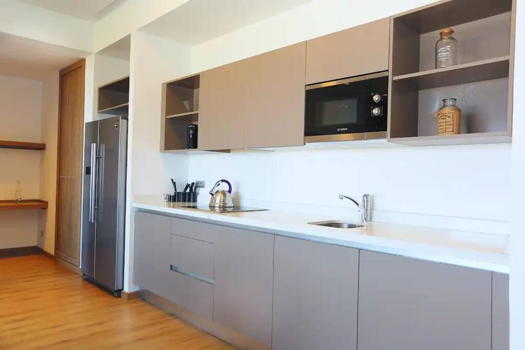 Luxury Apartment At Corniche , Seaview Close Beach Casablanca Bagian luar foto
