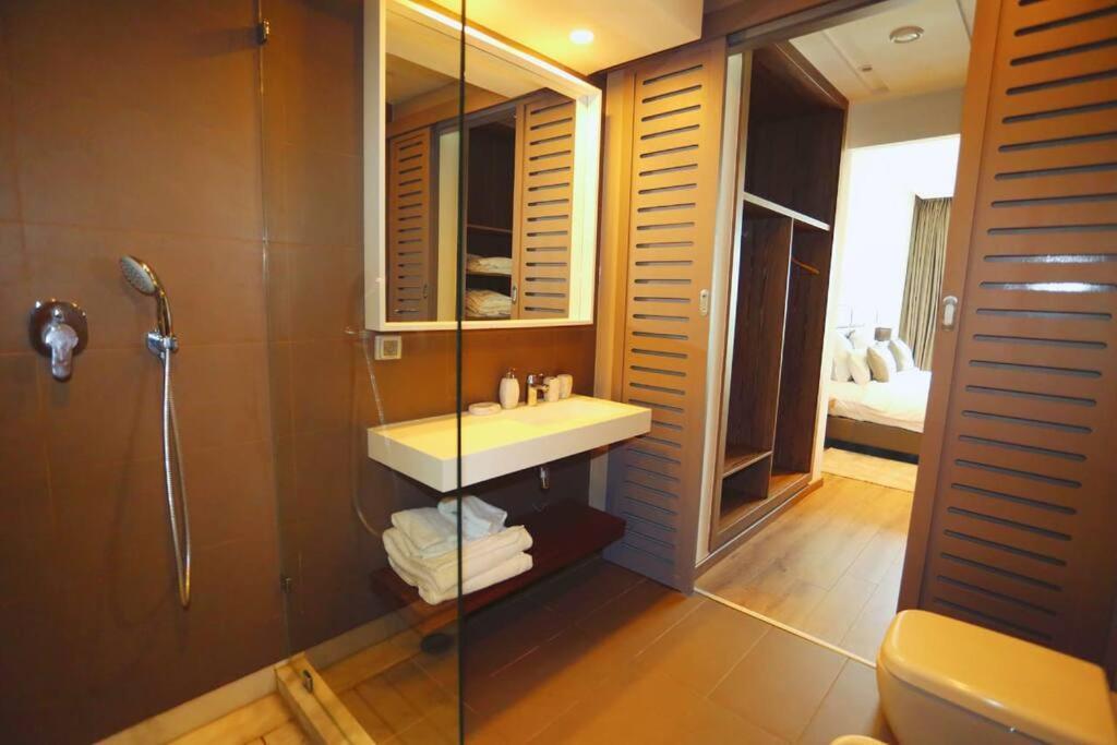 Luxury Apartment At Corniche , Seaview Close Beach Casablanca Bagian luar foto